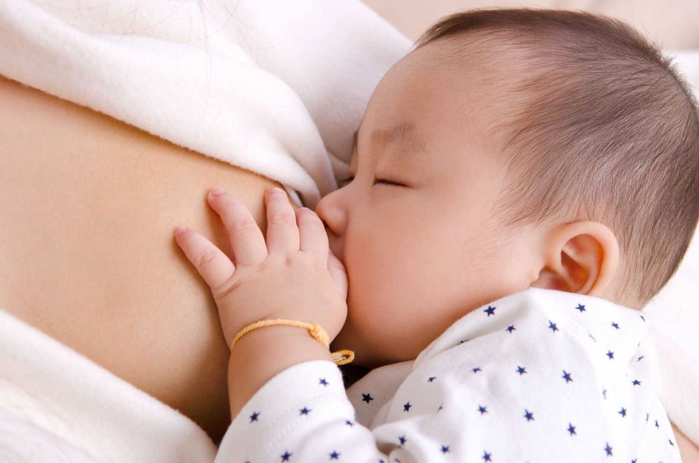 Mẹ có thể mang thai khi cho con bú không? Dấu hiệu và những điều mẹ cần biết.