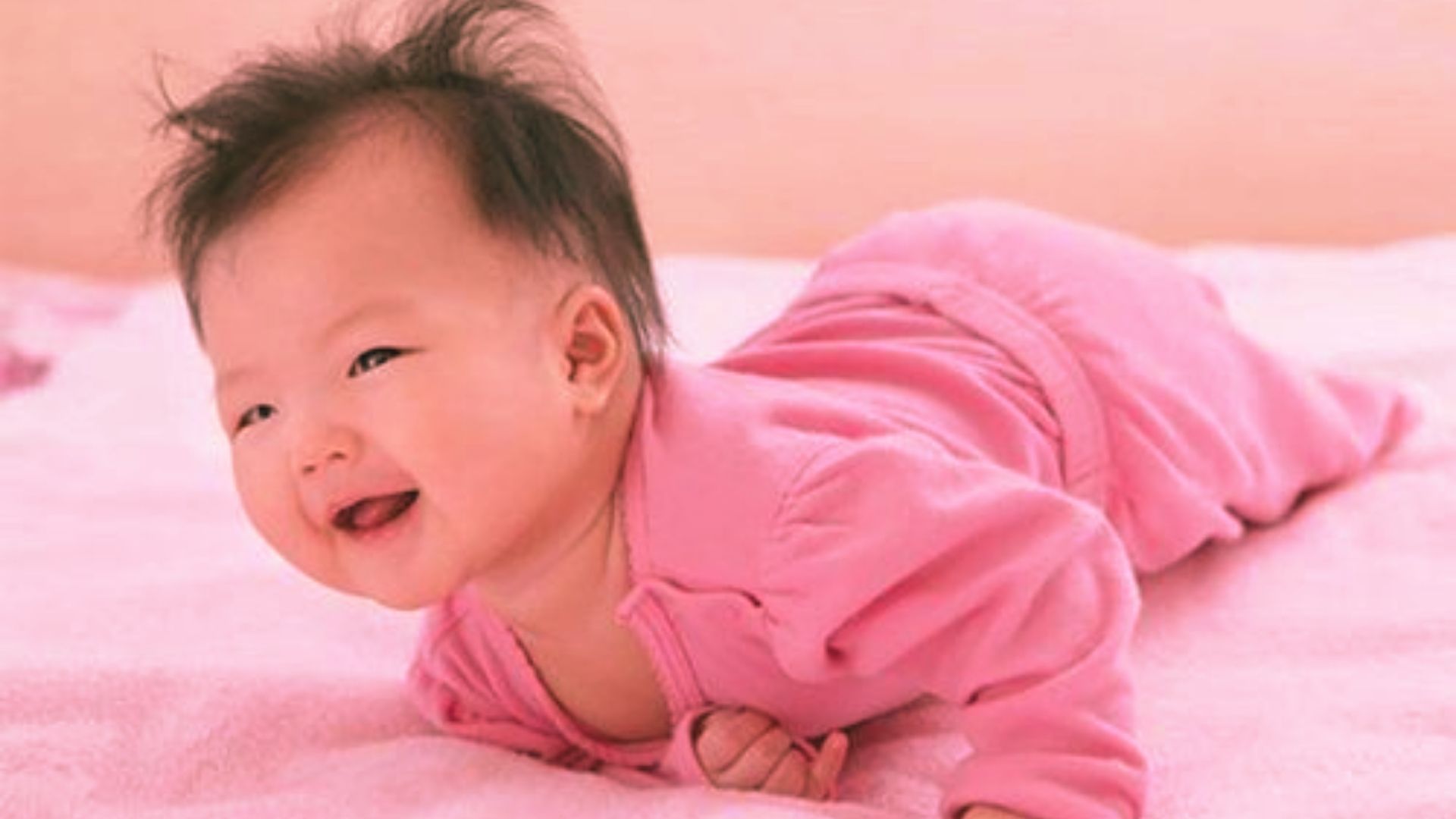 Những Cột Mốc Phát Triển Của Bé 15 Tháng Tuổi: Điều Gì Đang Chờ Đợi Ba Mẹ?