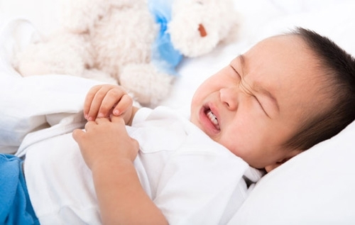 Các chất độc gây nguy hiểm cho trẻ em là gì? Dấu hiệu và những điều mẹ cần biết